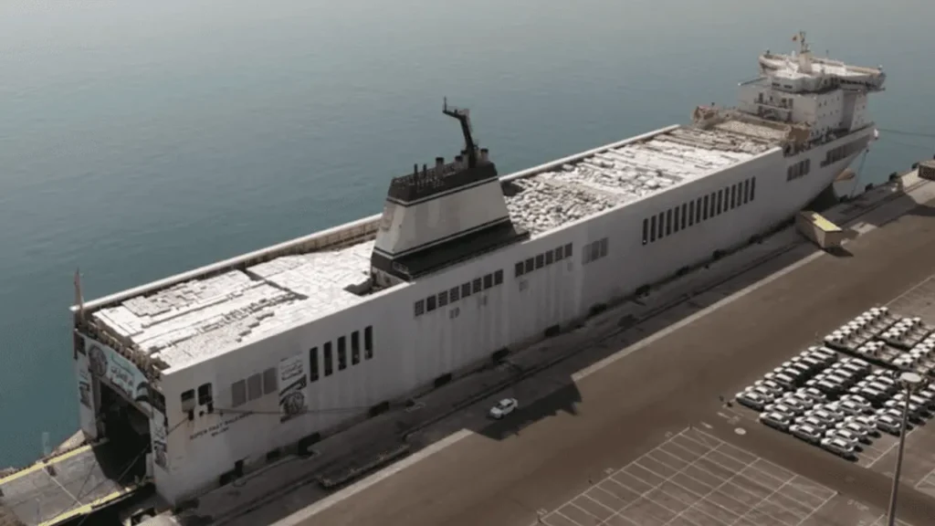 أطنان من المساعدات.. سفينة أم الإمارات تبحر لدعم أهالي قطاع غزة في رحلة جديدة